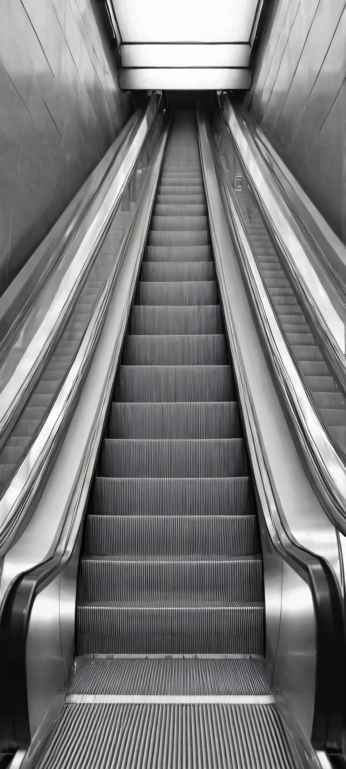 escalator odyssey 2k qhd scaled